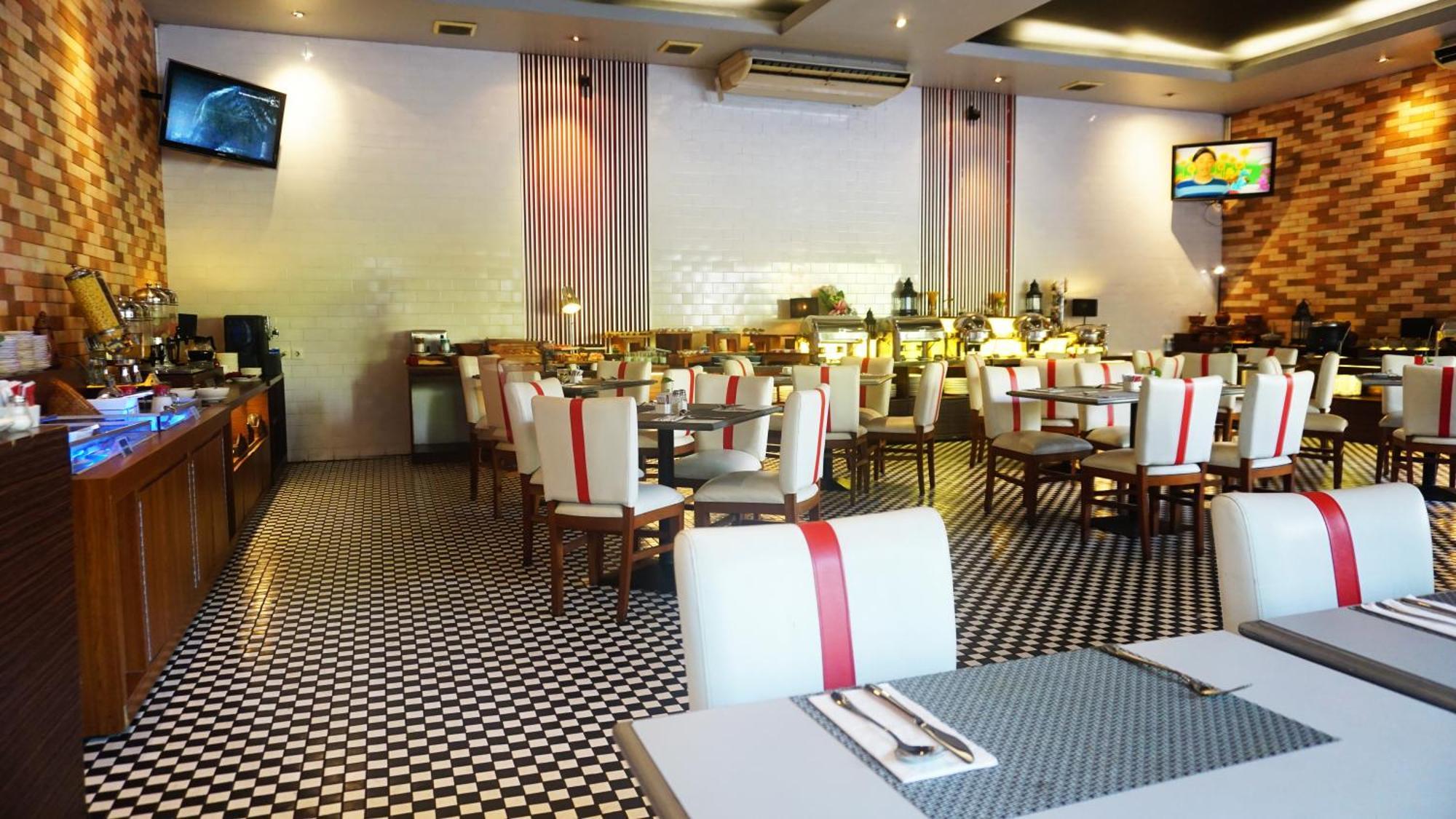 Artotel Ts Suites Surabaya Exterior photo